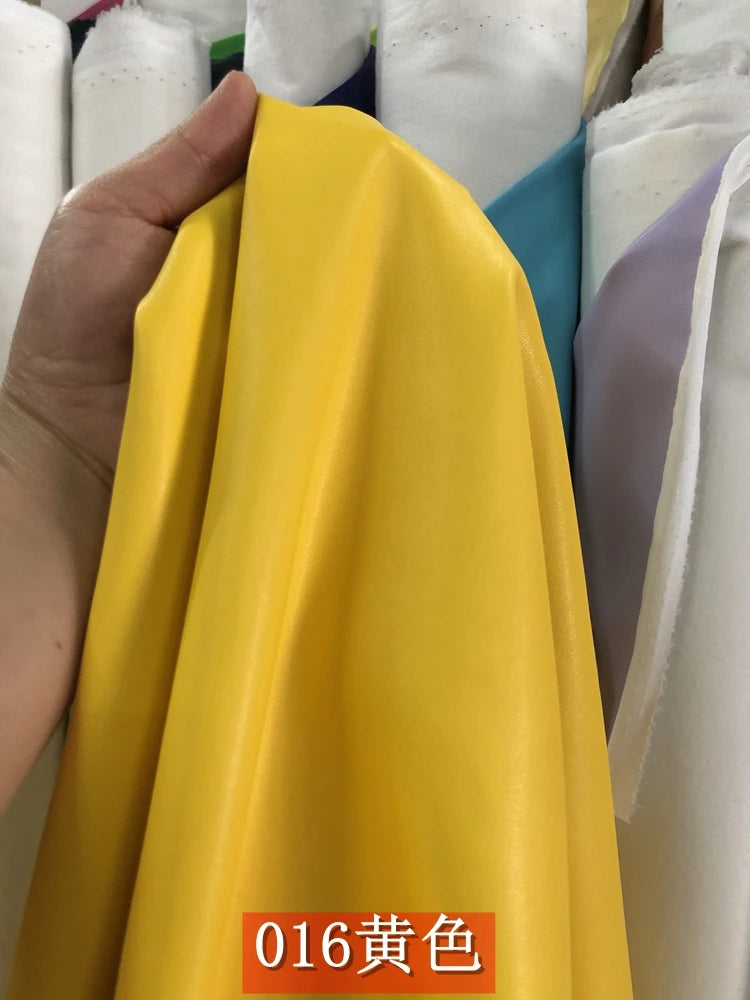Dünnes weiches Kunstleder Meterware – Elastischer PU-Lederstoff mit Schafprägung für Kleidung, Taschen & DIY Nähprojekte