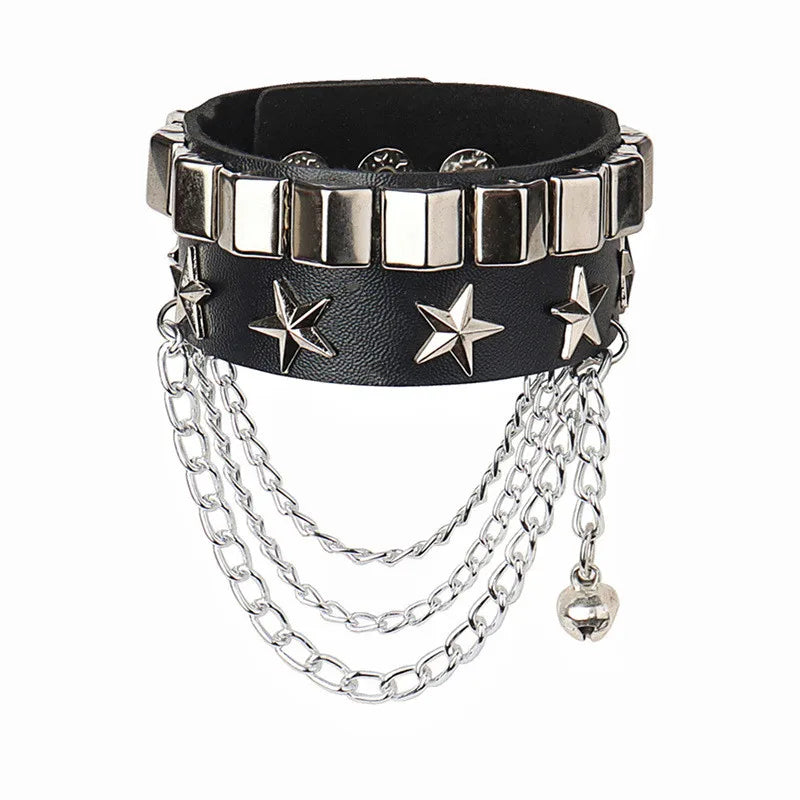 90s Punk Lederarmband mit Nieten – Dreireihiges PU Armband mit eckigen Spikes, Gothic Statement Bracelet für Damen 2024