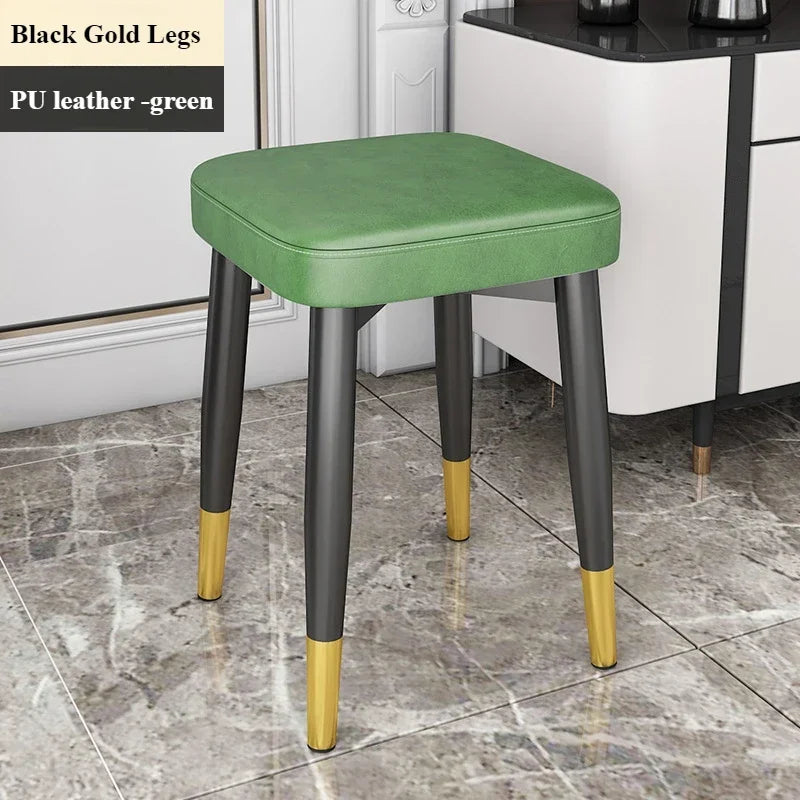 Moderner Esszimmerstuhl aus Leder mit Latexpolster – Stapelbarer Light-Luxury Dining Chair mit Carbonstahlrahmen & rutschfesten Füßen