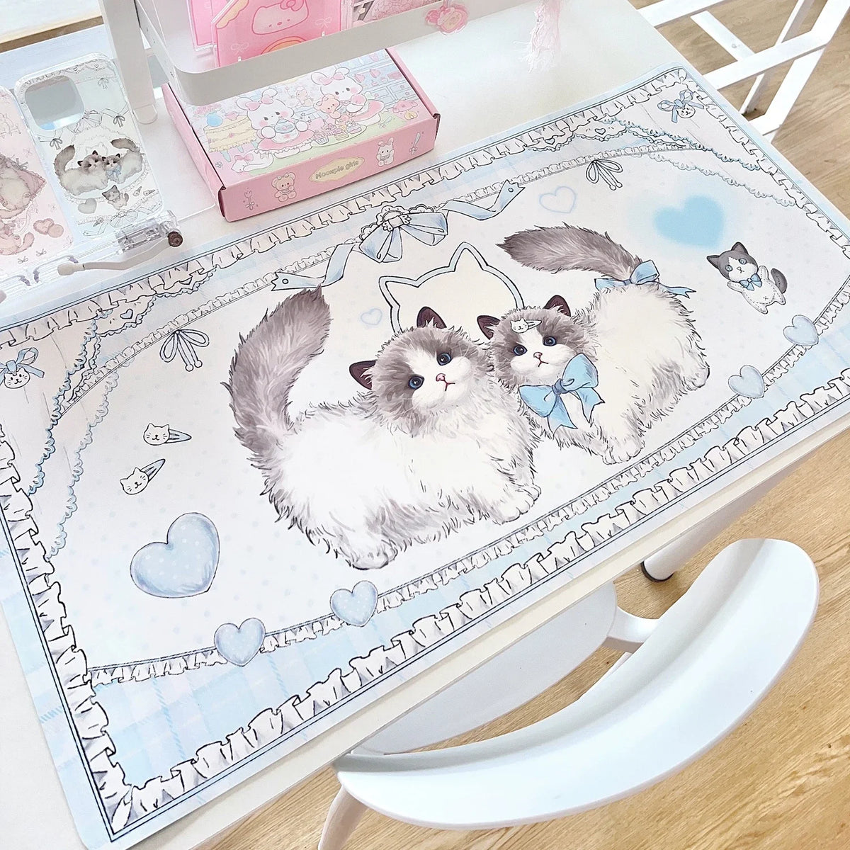 Blaue Kawaii Katzen Schreibtischunterlage aus PU Leder – Alfombrilla de ratón impermeable con Ragdoll-Katze y Haarclip para oficina y señora