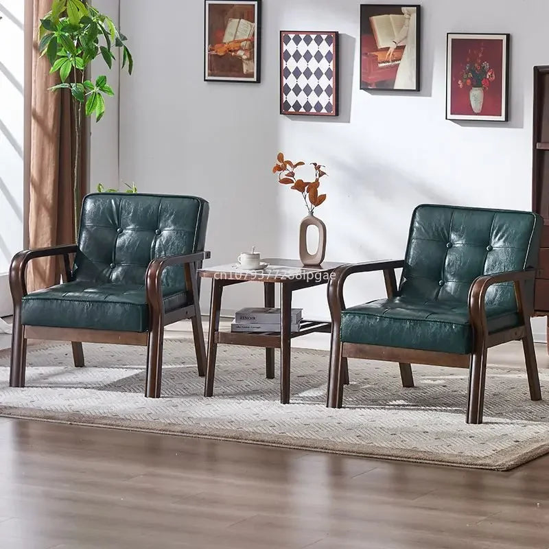 Nordischer Retro Holzstuhl mit Armlehnen – Minimalistischer Wohnzimmerstuhl aus Massivholz mit Lederbezug, Moderner Lounge- & Sesselstuhl