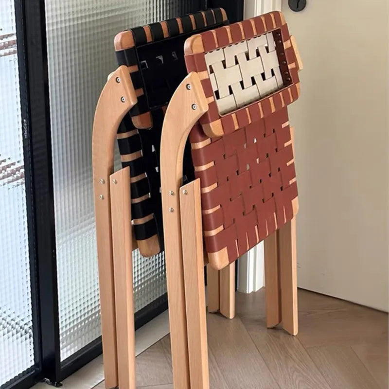 MOMO Retro Esszimmerstuhl aus Massivholz & Sattelleder – Klappbarer Designerstuhl im Wabi-Sabi Stil aus Eiche