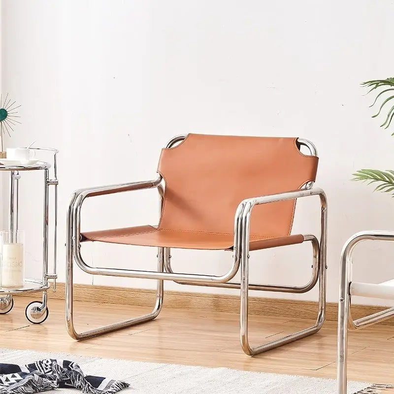 Moderner Metall-Armlehnenstuhl mit Leder-Rückenlehne – Minimalistischer Single Living Room Chair, komfortabler Design-Armchair für Zuhause 