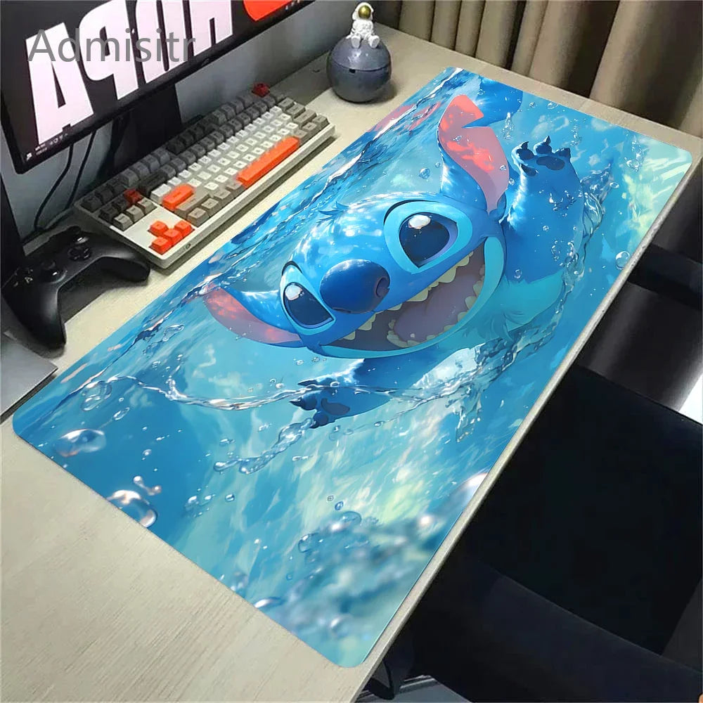 HD Kawaii Anime Stitch Leder Mousepad – Großes Gaming Mouse Pad mit Anti-Rutsch, Kantenschutz & Handgelenkauflage aus PU Leder