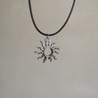 Hip Hop Lederkette mit Burning-Sun Anhänger – Vintage Sonnen Pendant im Whirlpool-Design, Geometrische Halskette für Herren & Boys