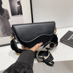 Damen Crossbody Tasche – Minimalistische Satteltasche aus Spaltleder, Trendige Schultertasche für Alltag & Freizeit
