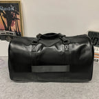 Minimalistische Herren Reisetasche – Schwarze PU Leder Weekender Bag, wasserfest, große Kapazität für Sport, Fitness und Kurztrips