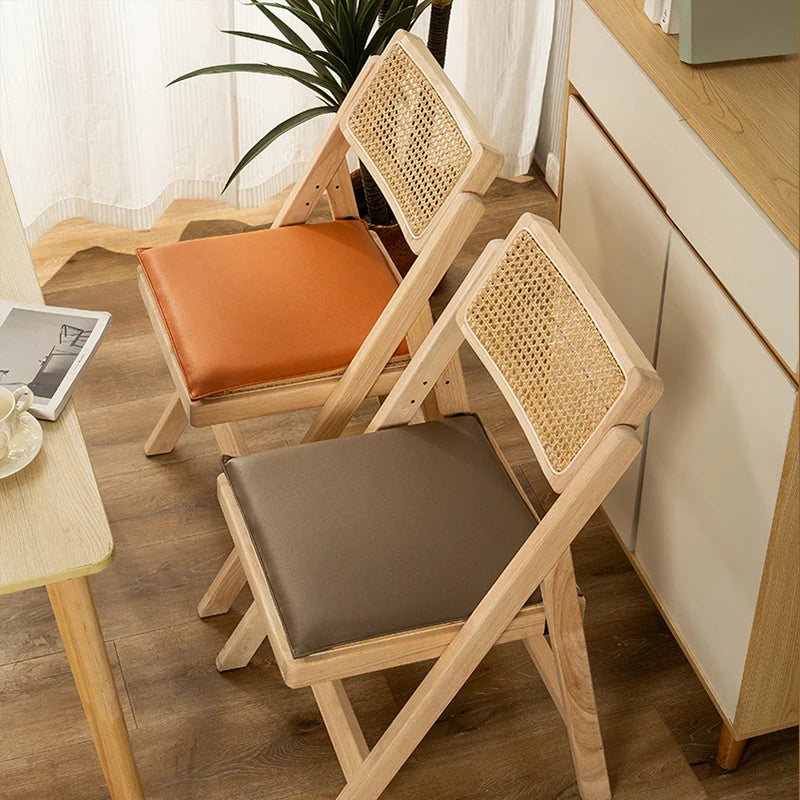 Quadratisches Stuhlkissen aus PU Leder 40×40 cm - Wasserdichtes Memory-Foam Sitzkissen für Esszimmer, Homeoffice &amp; Alltag 