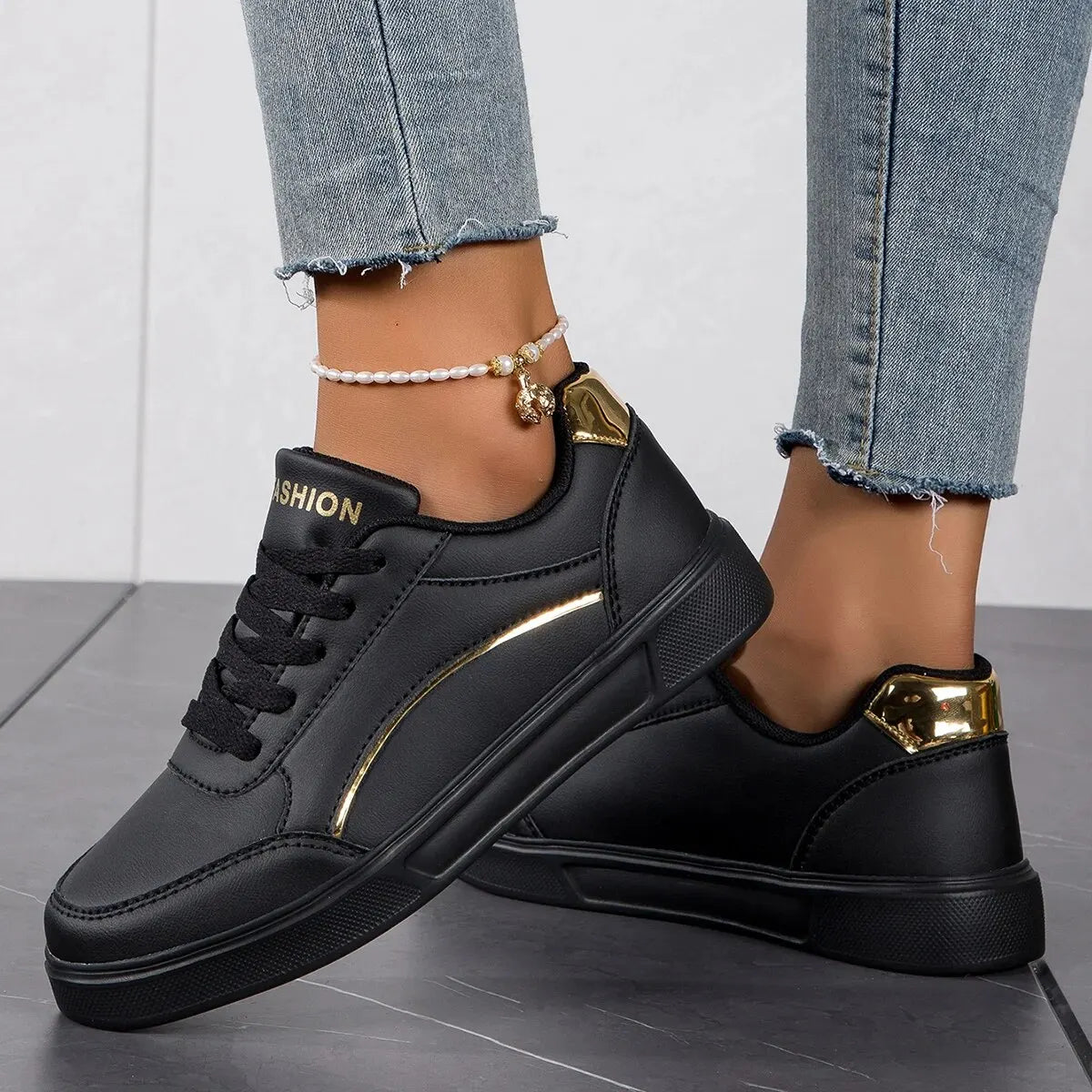 Damen Plateau Sneaker aus Lederoptik – Klassische Casual & Skateboard Schuhe mit rutschfester Sohle | Bequeme Plattform-Sneaker für Frauen