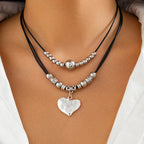 Multilayer schwarze Lederkette im Gothic Style – Wachsfaden Halskette mit Herz-Pailletten Anhänger für Damen, trendiger Party-Schmuck