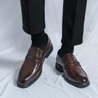 Mocasines de cuero de negocios para hombre: zapatos clásicos sin cordones con forma de zehenform, zapatos de vestir elegantes para la oficina, el tiempo alto y todos los días 
