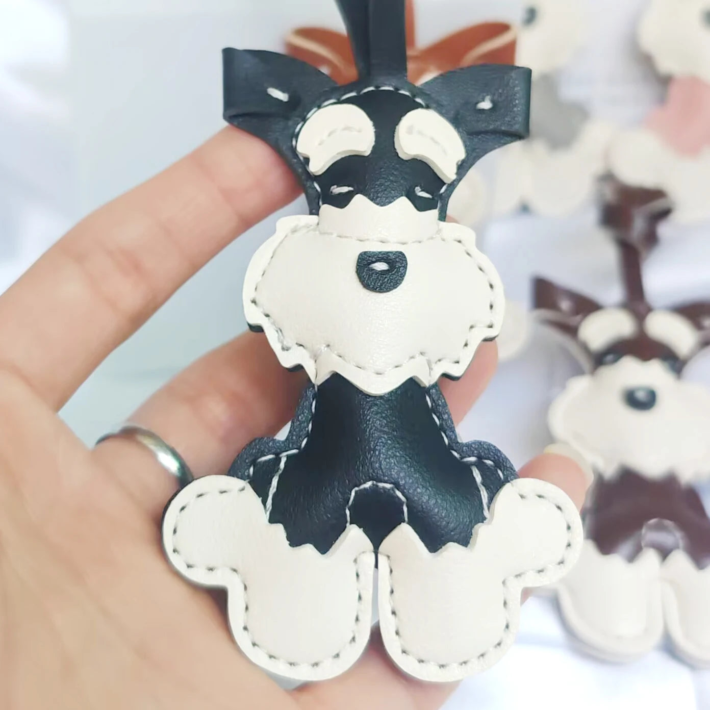Kawaii Schnauzer Hunde-Schlüsselanhänger aus PU-Leder – Niedlicher Cartoon Tier-Keychain als Taschen- & Rucksack-Charm für Damen & Herren