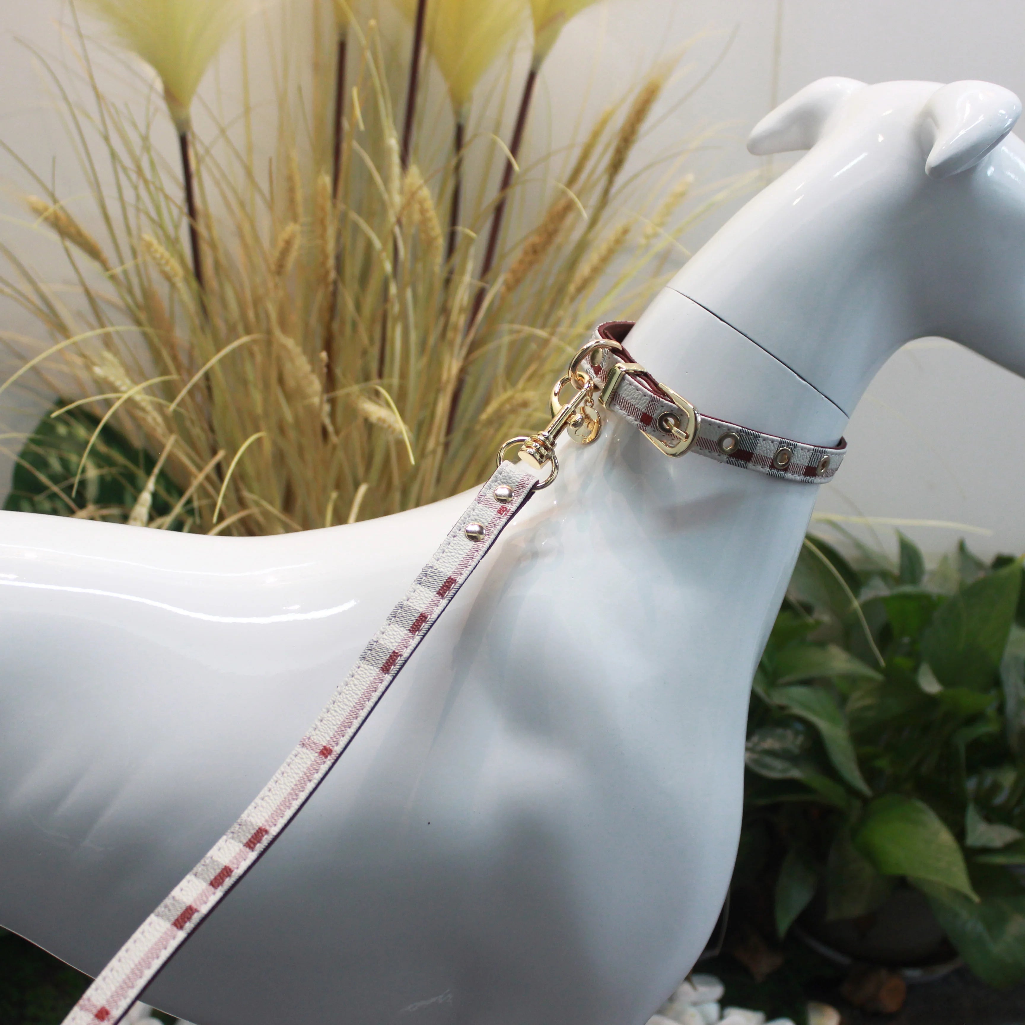 Verstellbares Leder Hundehalsband & Leine Set mit Streifen – Modisches Haustier-Set für mittelgroße Hunde & Welpen