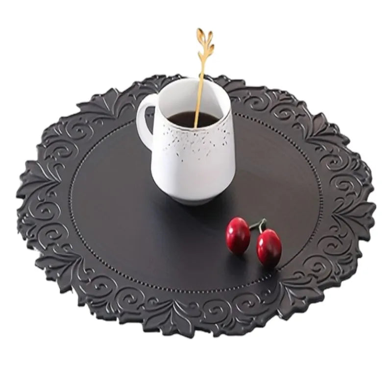 Runde schwarze Kunstleder Tischsets – Geprägte Luxus-Platzmatten, wasserdicht & rutschfest für Esstisch, Café & Küche (1/2/6 Stück)