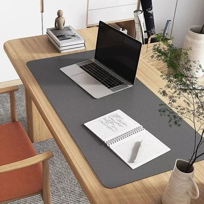 Gaming Mouse Pad aus PU Leder – Wasserdichte, rutschfeste Schreibtischunterlage in Uni-Farbe, einseitig & individuell anpassbar