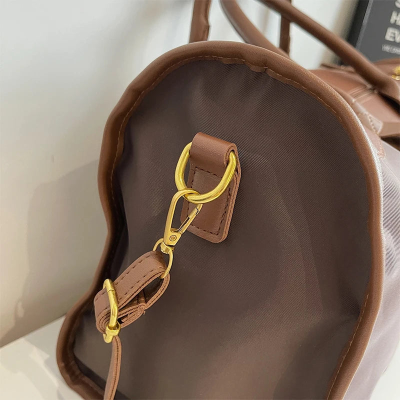 Elegante Lederoptik Reisetasche – Große Weekend Duffle Bag mit Reißverschluss, verstellbaren Trägern & viel Stauraum