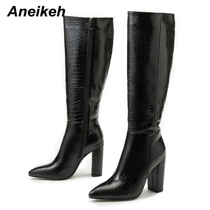 Aneikeh Damen Kniehohe High-Heel-Stiefel – Lackleder Boots mit Krokodil-Prägung, Blockabsatz & seitlichem Reißverschluss