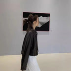 Damen Bikerjacke aus PU Leder – Schwarze Motorradjacke im Loose Fit mit Revers & Knopfleiste für Herbst