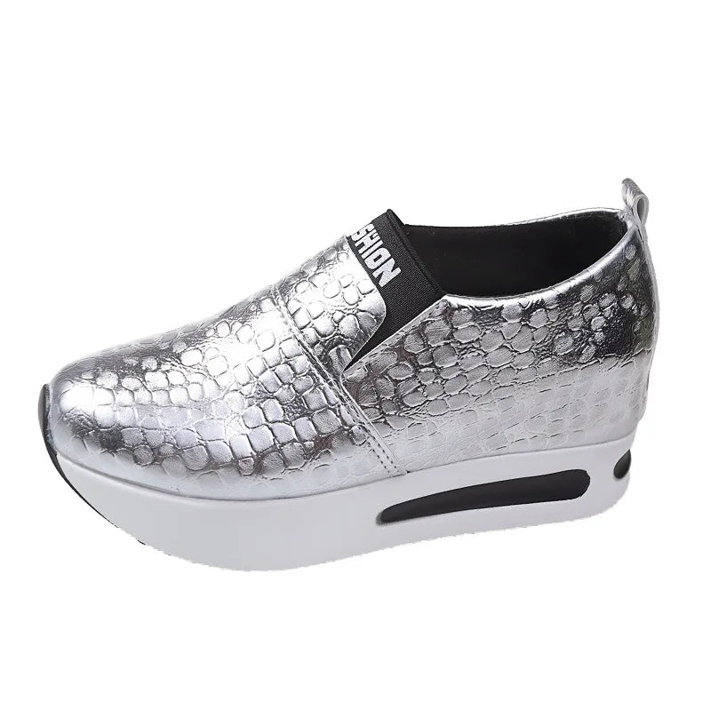 Damen Sneaker Silber mit Plateau – Slip-On Loafer aus PU-Leder mit Keilabsatz & dicker Sohle für Frühling & Herbst