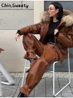 Damen Lederlook Zweiteiler 2025 – High-Street Set con chaqueta y manguera con abnehmbarer Kunstfell-Kapuze, Herbst- &amp; Winter-Outfit mit Stil