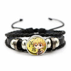 Demon Slayer™ Lederarmband mit Figuren-Charm – Tanjiro, Nezuko, Inosuke & Zenitsu | Verstellbares Fan-Armband mit Glasanhänger