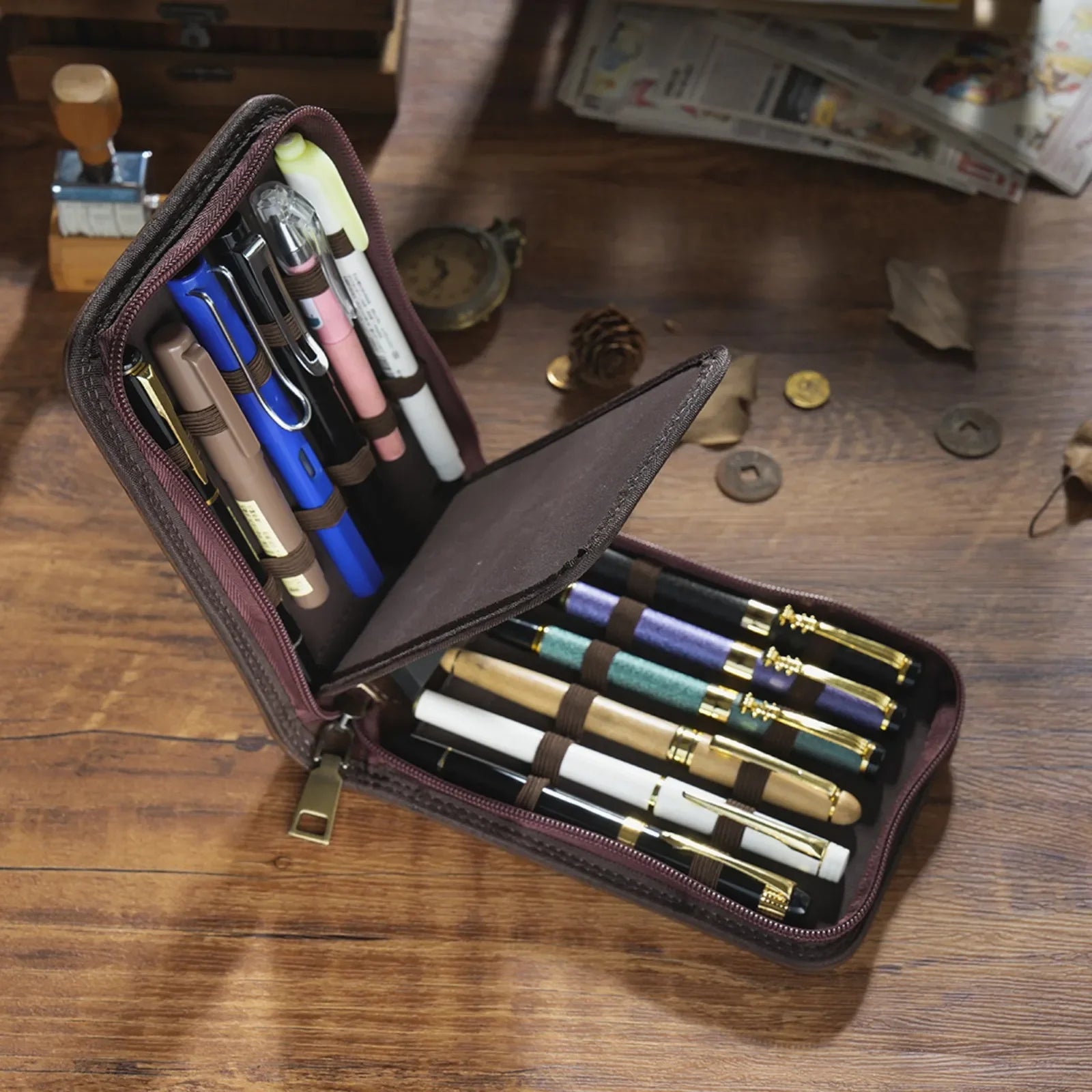 Vintage Leder Füller-Etui für 12 Stifte – Großes Reißverschluss Stiftemäppchen aus echtem Leder für Schule &amp; Büro 