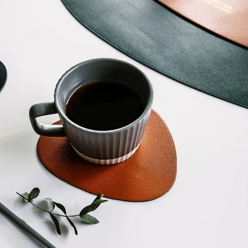 PU Leder Getränkeuntersetzer 1–2 Stück – Wasserdicht, hitzebeständig & rutschfest, moderner Tischschutz für Küche & Wohnraum