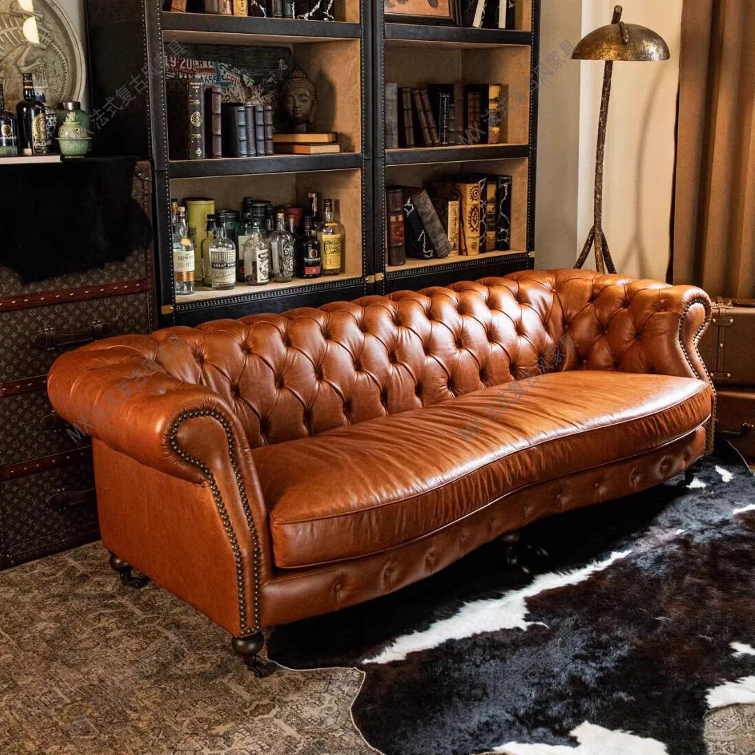 Amerikanisches Retro Leder-Sofa im Chesterfield-Stil – Klassisches Designer-Sofa aus Oil-Wax-Leder für Wohnzimmer, Hotel & Lounge