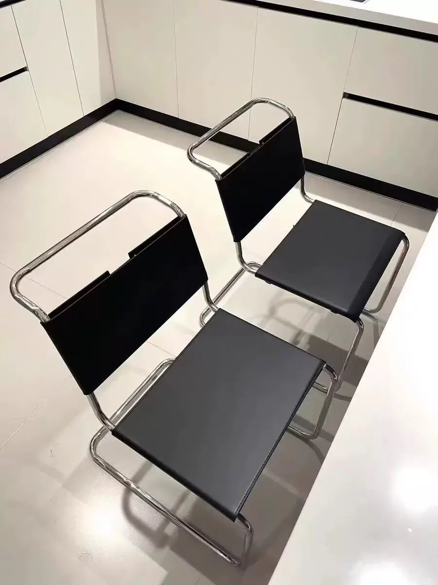 Italienischer Bauhaus Lederstuhl aus Sattelleder – Moderner Dining- & Wohnstuhl im Retro Light-Luxury Design