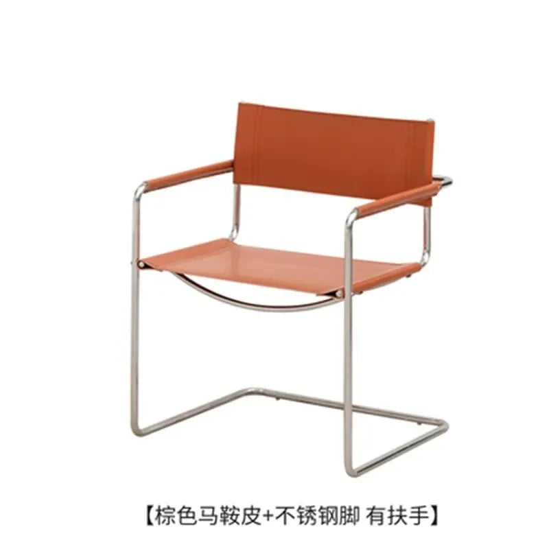 Italienischer Bauhaus Lederstuhl aus Sattelleder – Comedor moderno y muebles de diseño retro con iluminación y lujo